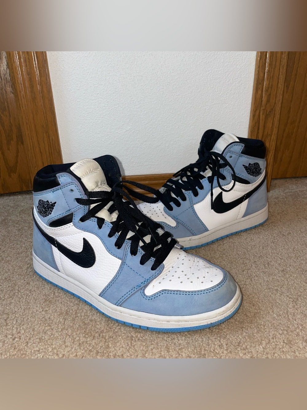 University Blue Men’s Size US 8 Sneakers- No box